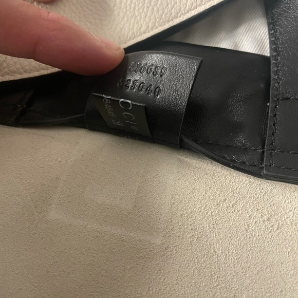 GUCCI Printed Logo Leather Backpack White - Picture 8 of 11